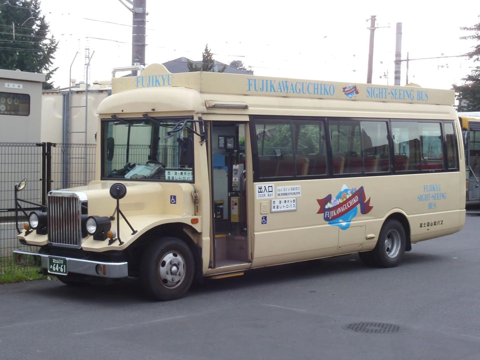 Cream retro-style Fujikyu bus signed Fujikawaguchiko Sight-Seeing Bus